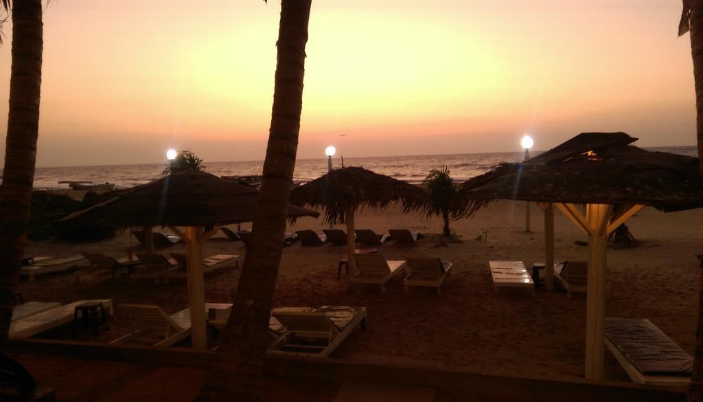 Lanka Beach Hotel Ettukala Eksteriør billede
