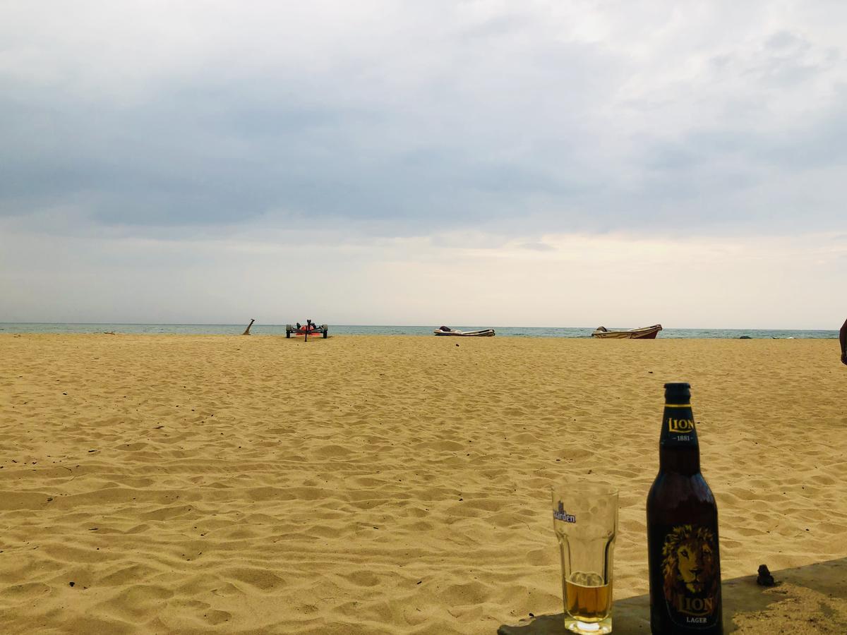 Lanka Beach Hotel Ettukala Eksteriør billede